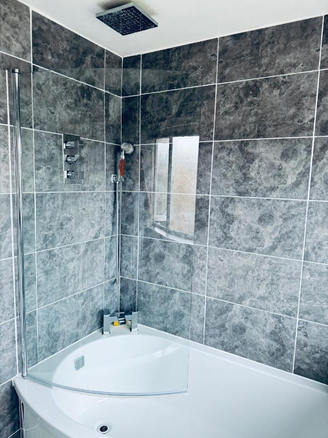 Family Room Close Бристол Екстериор снимка