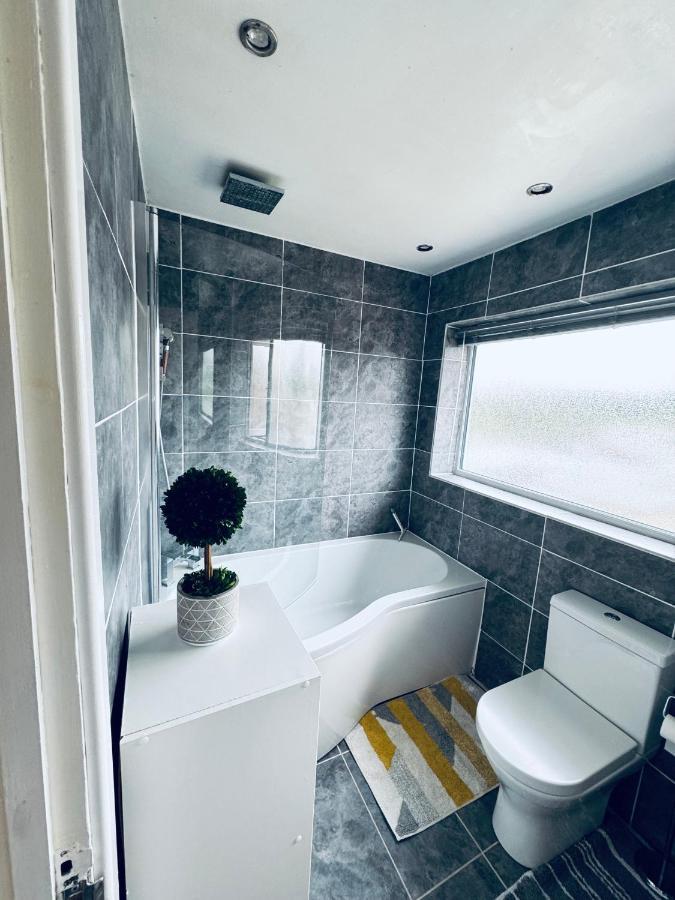 Family Room Close Бристол Екстериор снимка
