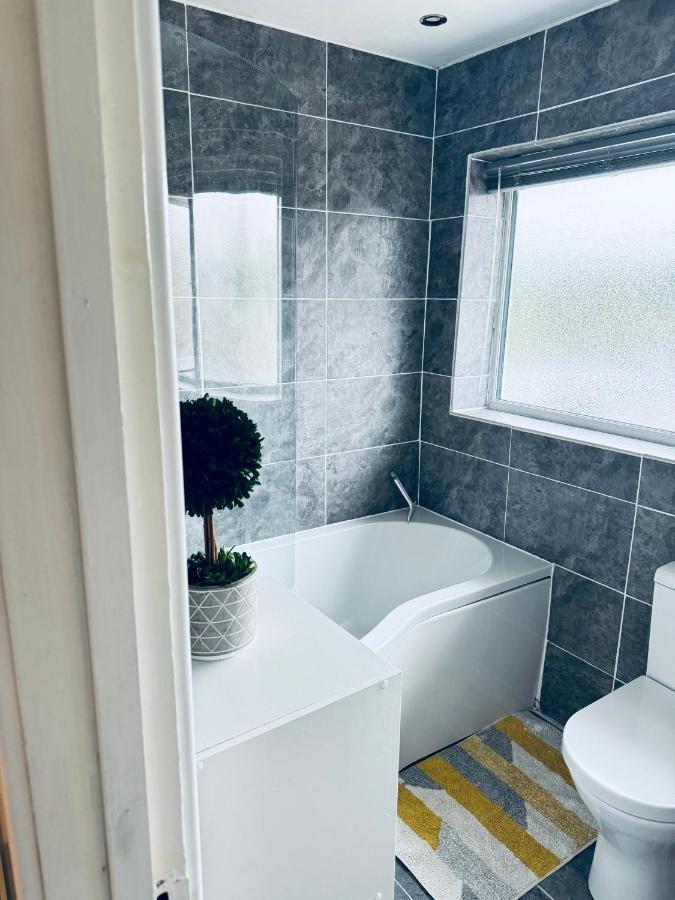 Family Room Close Бристол Екстериор снимка